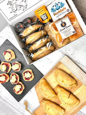 Mothers Day Vegetarian Party Pasty & Cream Tea Hamper for 4 - Proper Pasty Company